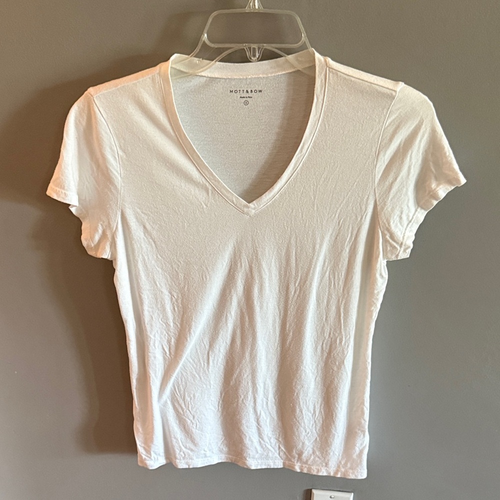 Notations Women's Classic White V-Neck Tee